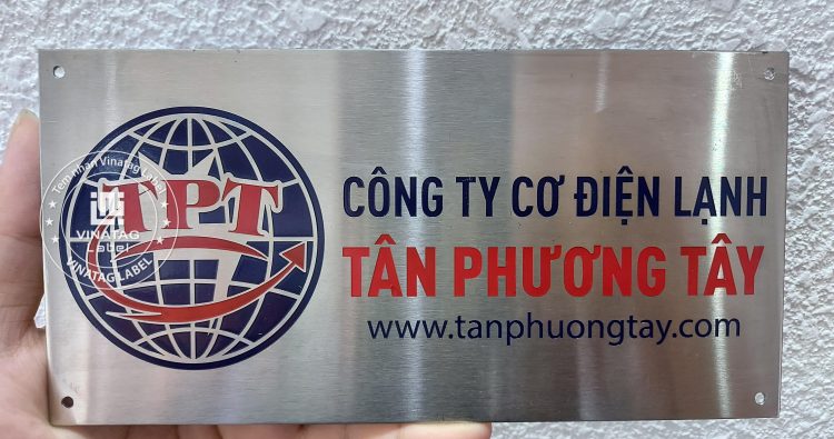 Tem inox ăn mòn kim loại với logo và thông tin kỹ thuật