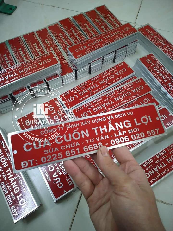 Tem cua cuon cua chong chay inox dong hop kim
