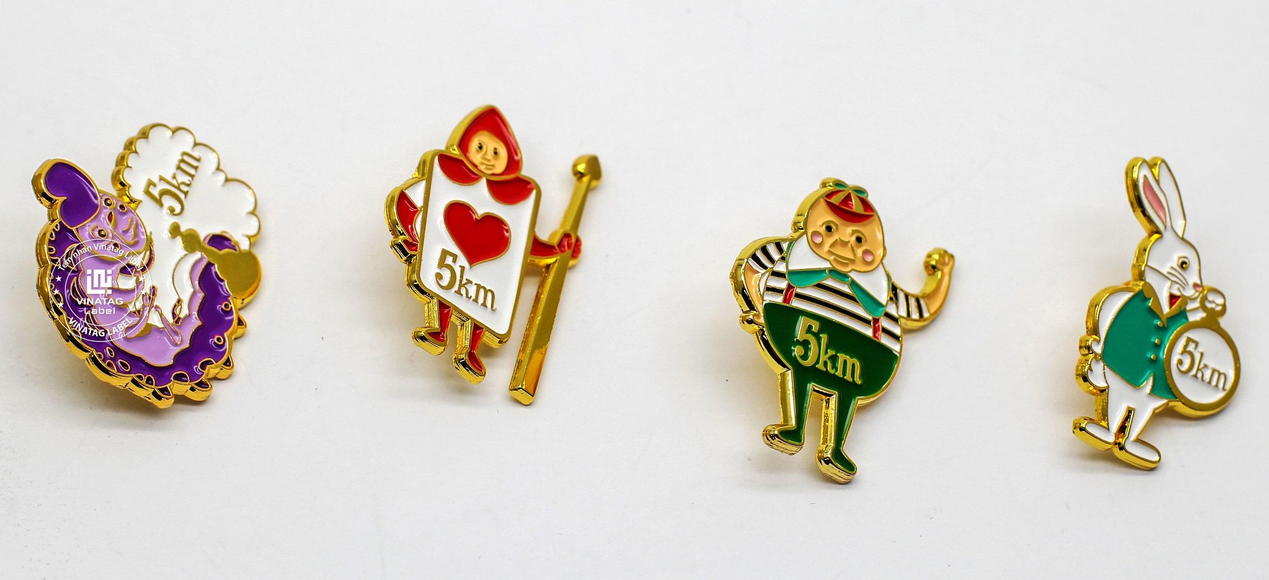 Pin cài áo, huy hiệu cài áo kim loại cao cấp – Vinatag