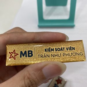 Bảng tên nhân viên