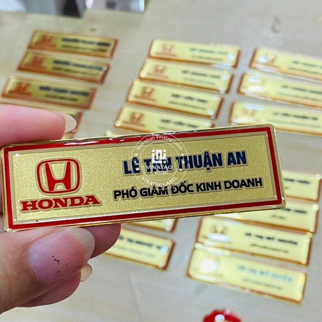 Bang ten nhan vien inox dong hop kim khac laser logo Vinatag