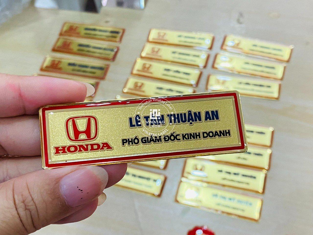 Bang ten nhan vien inox dong hop kim khac laser logo Vinatag