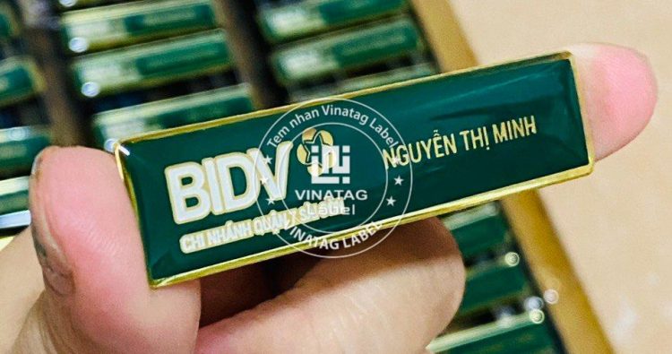 Bang ten nhan vien inox dong hop kim khac laser logo Vinatag