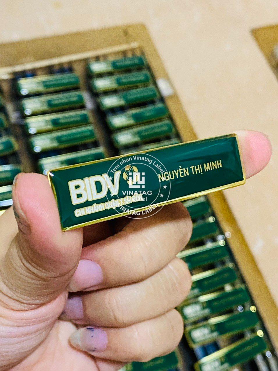 Bang ten nhan vien inox dong hop kim khac laser logo Vinatag