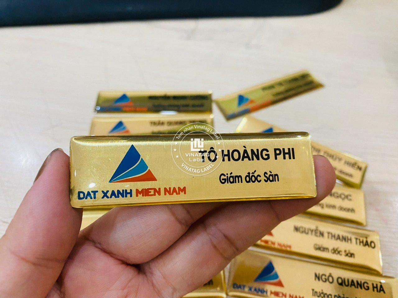 Bang ten nhan vien inox dong hop kim khac laser logo Vinatag