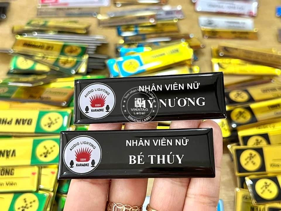 Bang ten nhan vien inox dong hop kim khac laser logo Vinatag