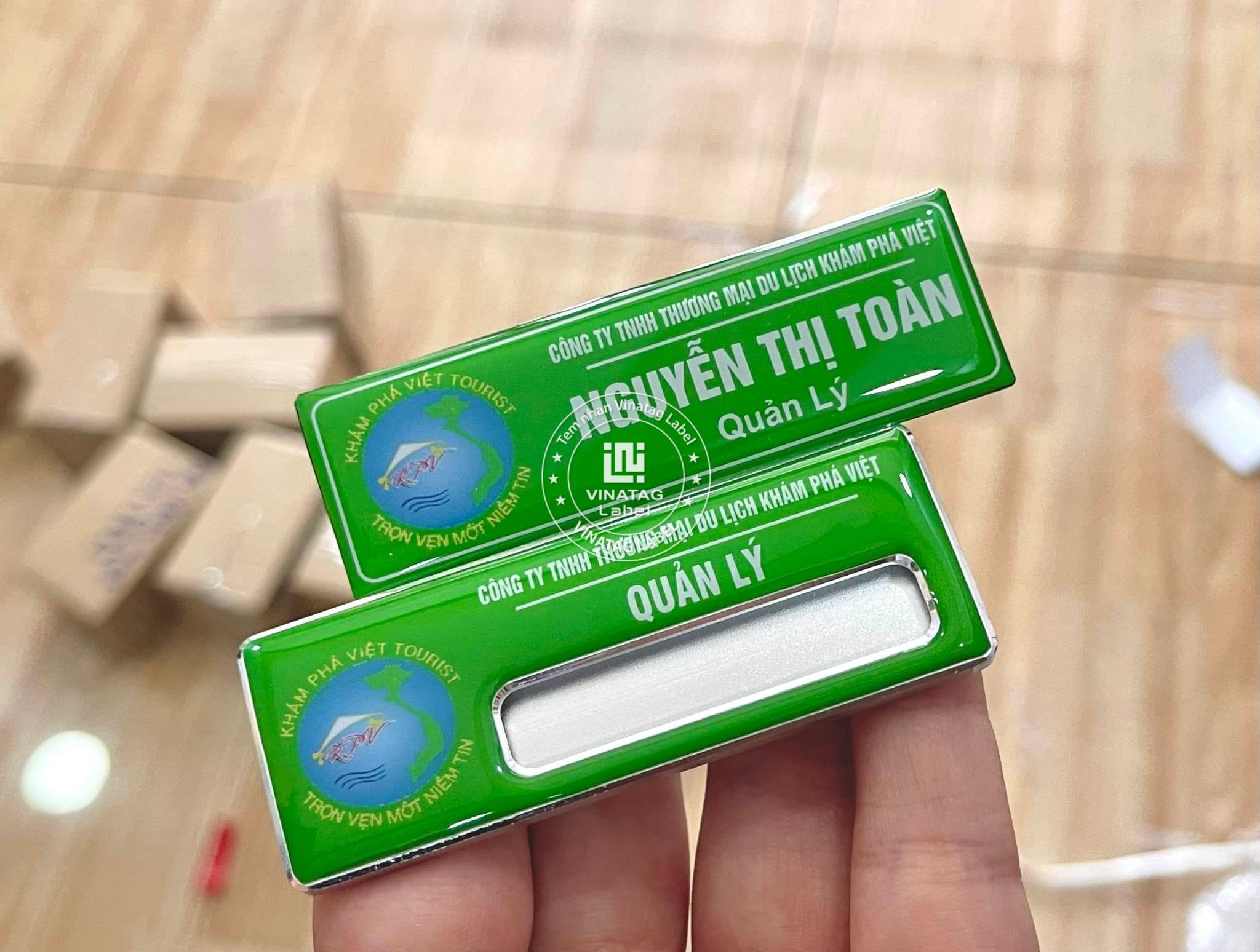Bang ten nhan vien inox dong hop kim khac laser logo Vinatag