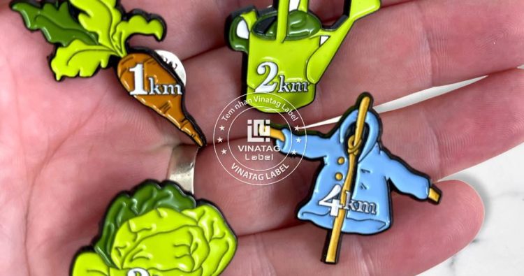 Huy hiệu kim loại, pin cài áo cao cấp – Vinatag