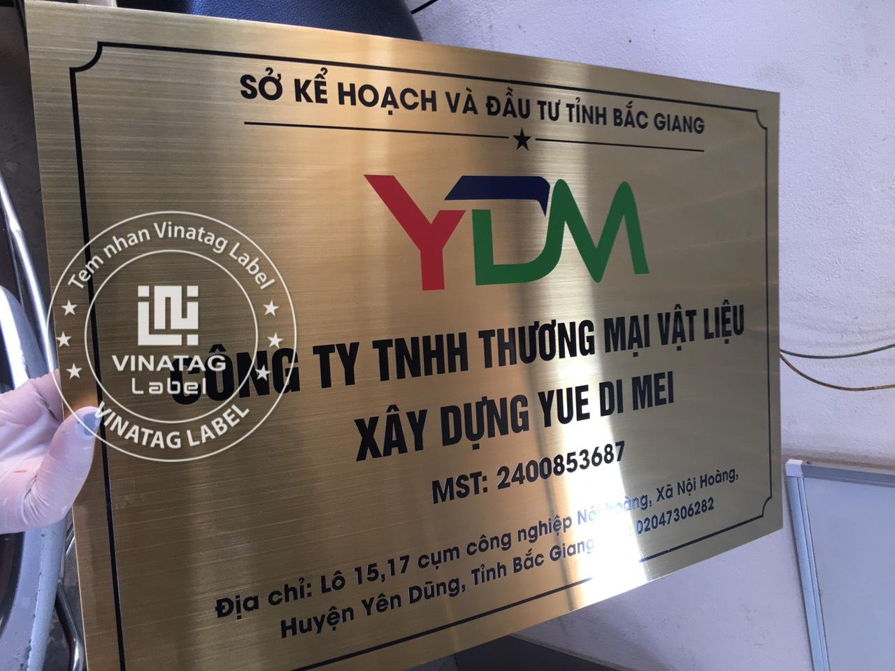 Bien bang cong ty inox dong mica cao cap
