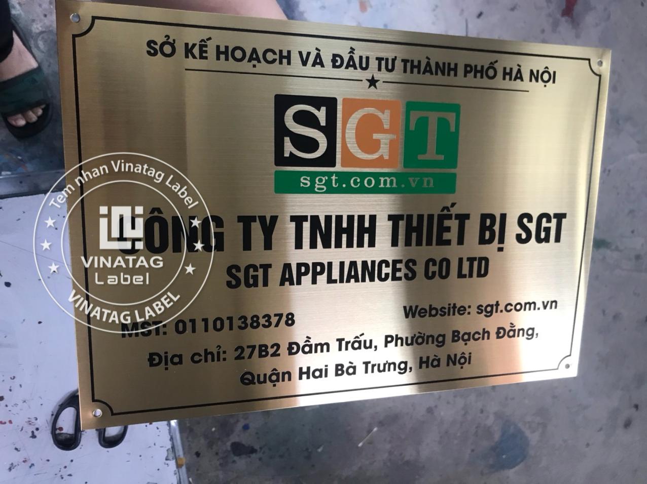 Bien bang cong ty inox dong mica cao cap 