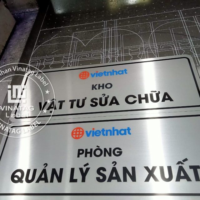 Bảng hiệu công ty & biển số nhà inox, đồng, nhôm – Vinatag