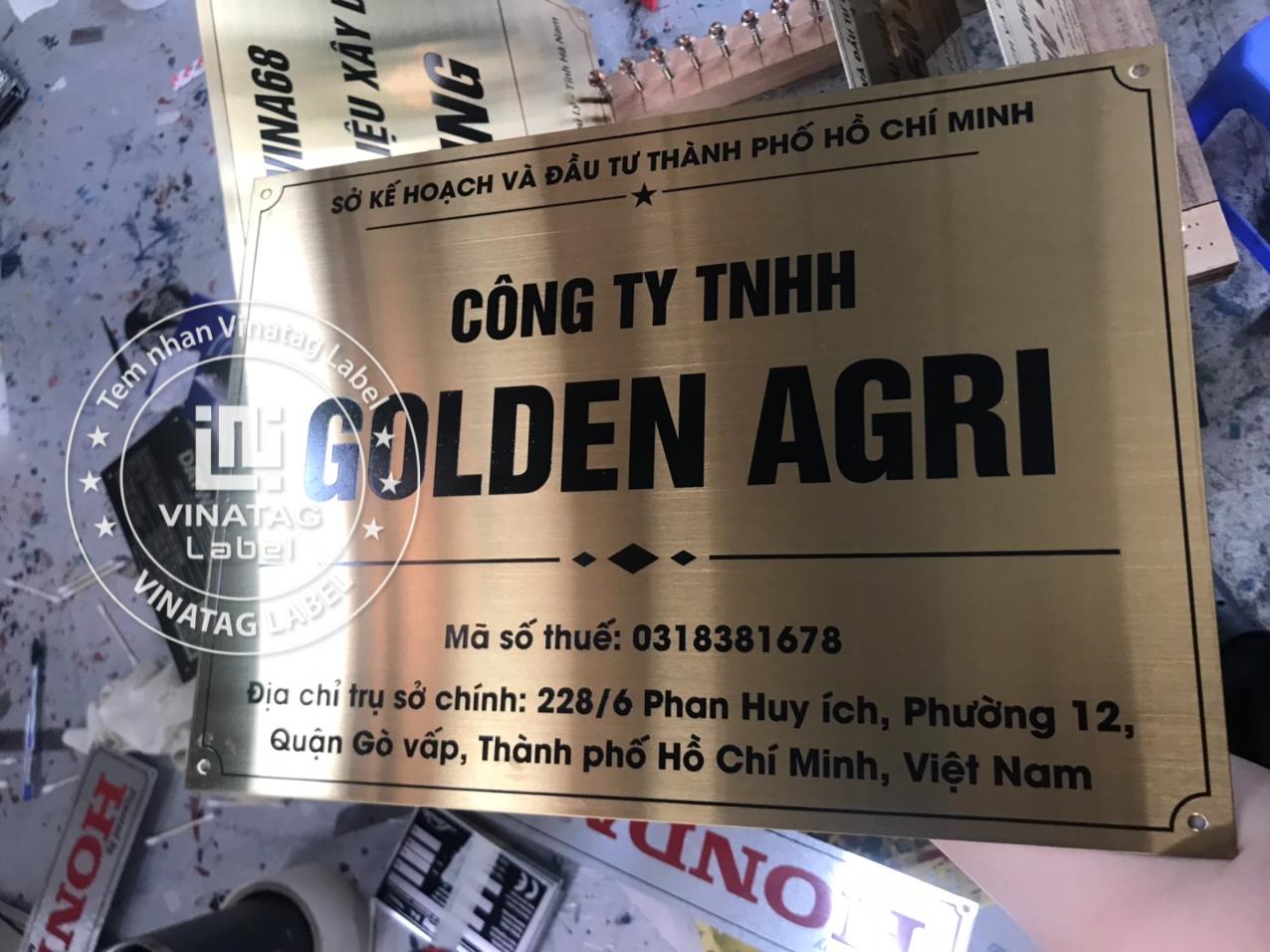 Bien bang cong ty inox dong mica cao cap 