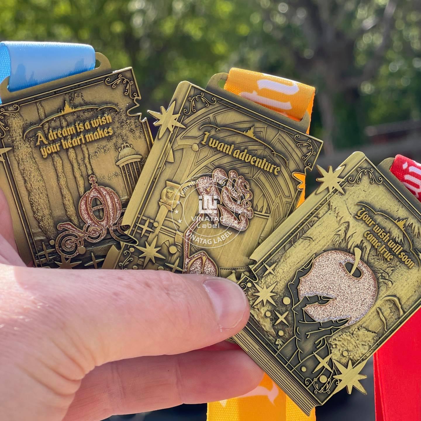 Bao quan huy chuong kim loai. Ve sinh huy chuong kim loai