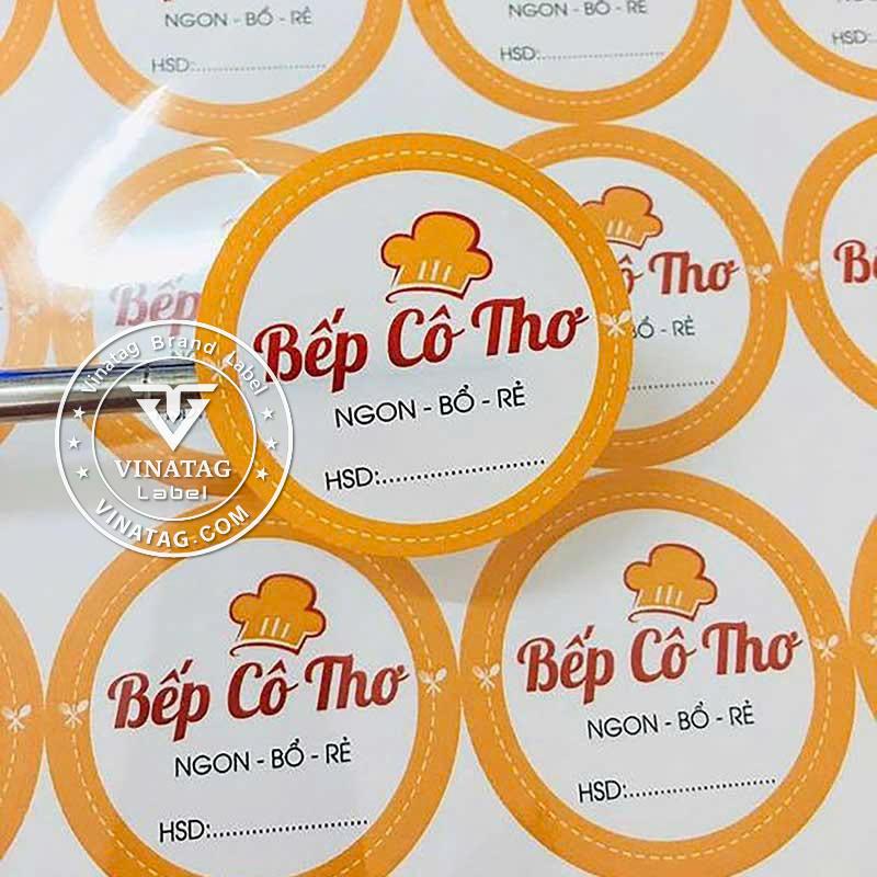 tem decal ngoài trời chống nước ứng dụng thực tế trên vỏ thiết bị, hộp kỹ thuật, phụ kiện, dụng cụ và bề mặt nhận diện