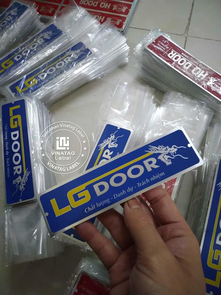 tem đồng ăn mòn mạ vàng logo theo yêu cầu Vinatag - hình 4
