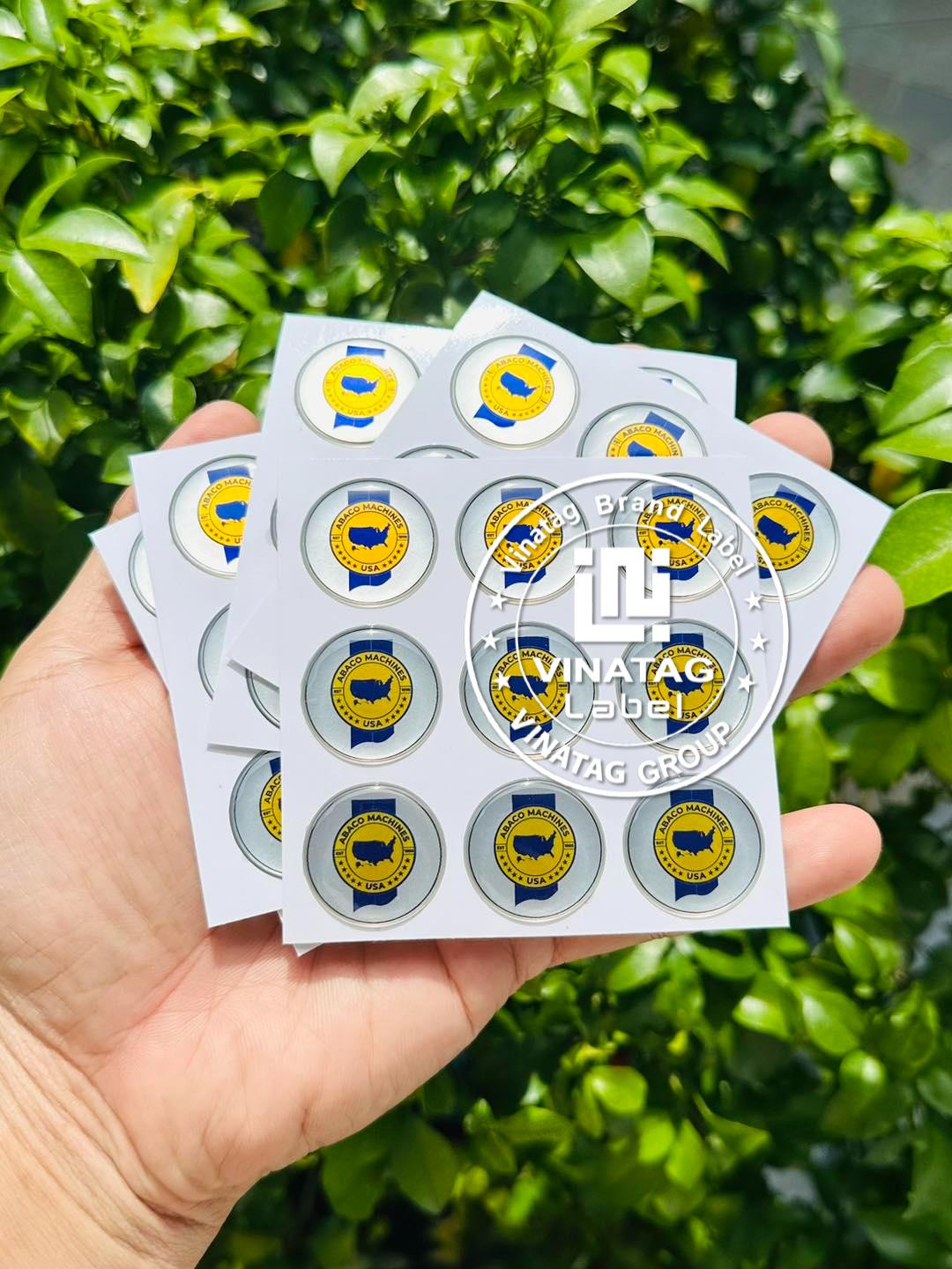 Tem epoxy logo ABACO Machines dạng tròn màu vàng xanh – báo giá tem epoxy