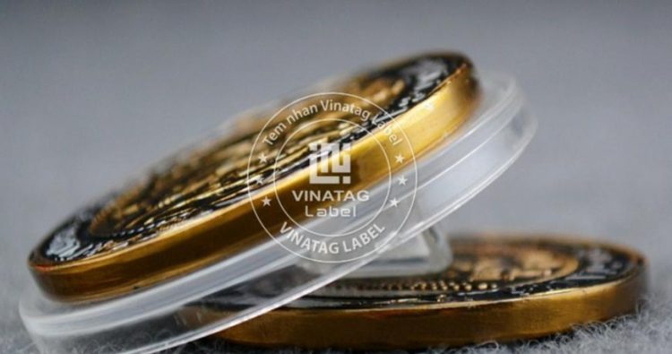 Mẫu đồng xu kỷ niệm được thiết kế với hình ảnh và thông điệp hai mặt