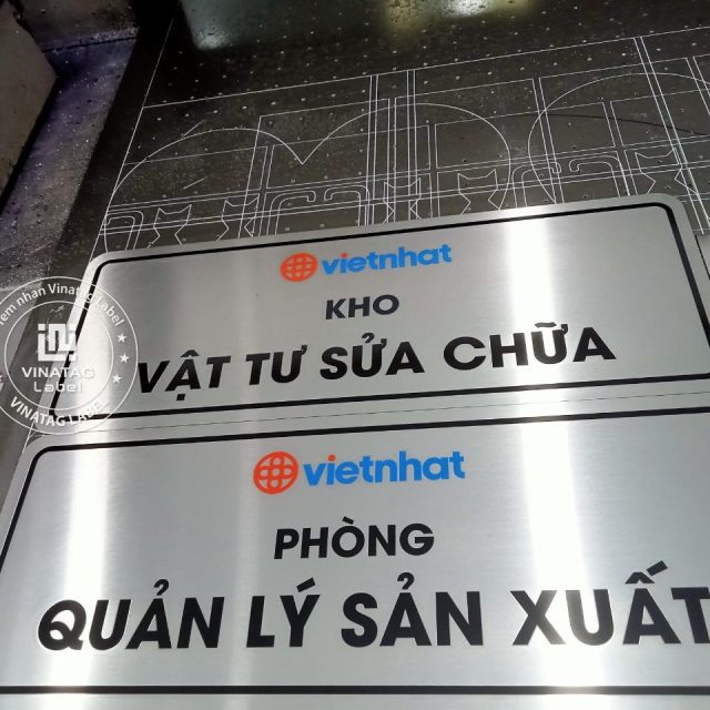 Tem nhãn kim loại kho vật tư sản xuất theo yêu cầu Vinatag