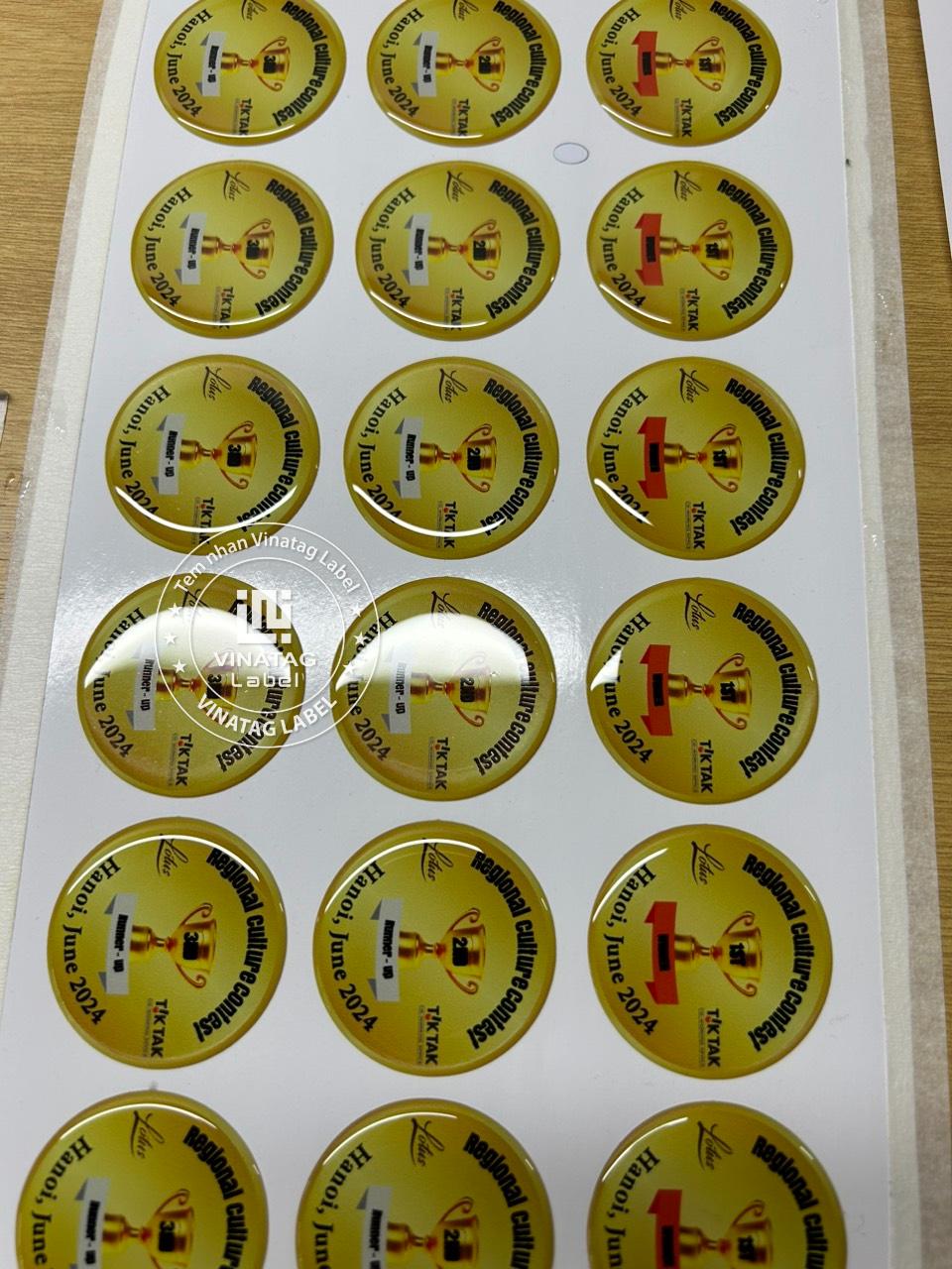 tem epoxy logo đồ chơi mẫu 2 theo yêu cầu Vinatag