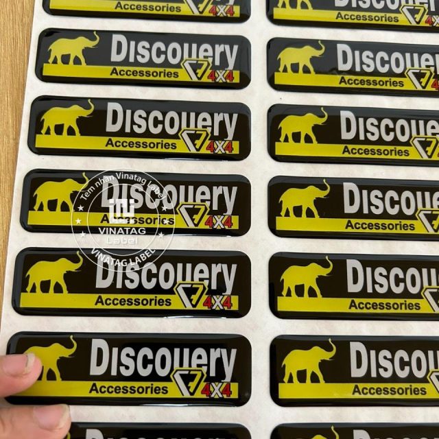 Tem epoxy logo Discovery màu vàng đen theo yêu cầu