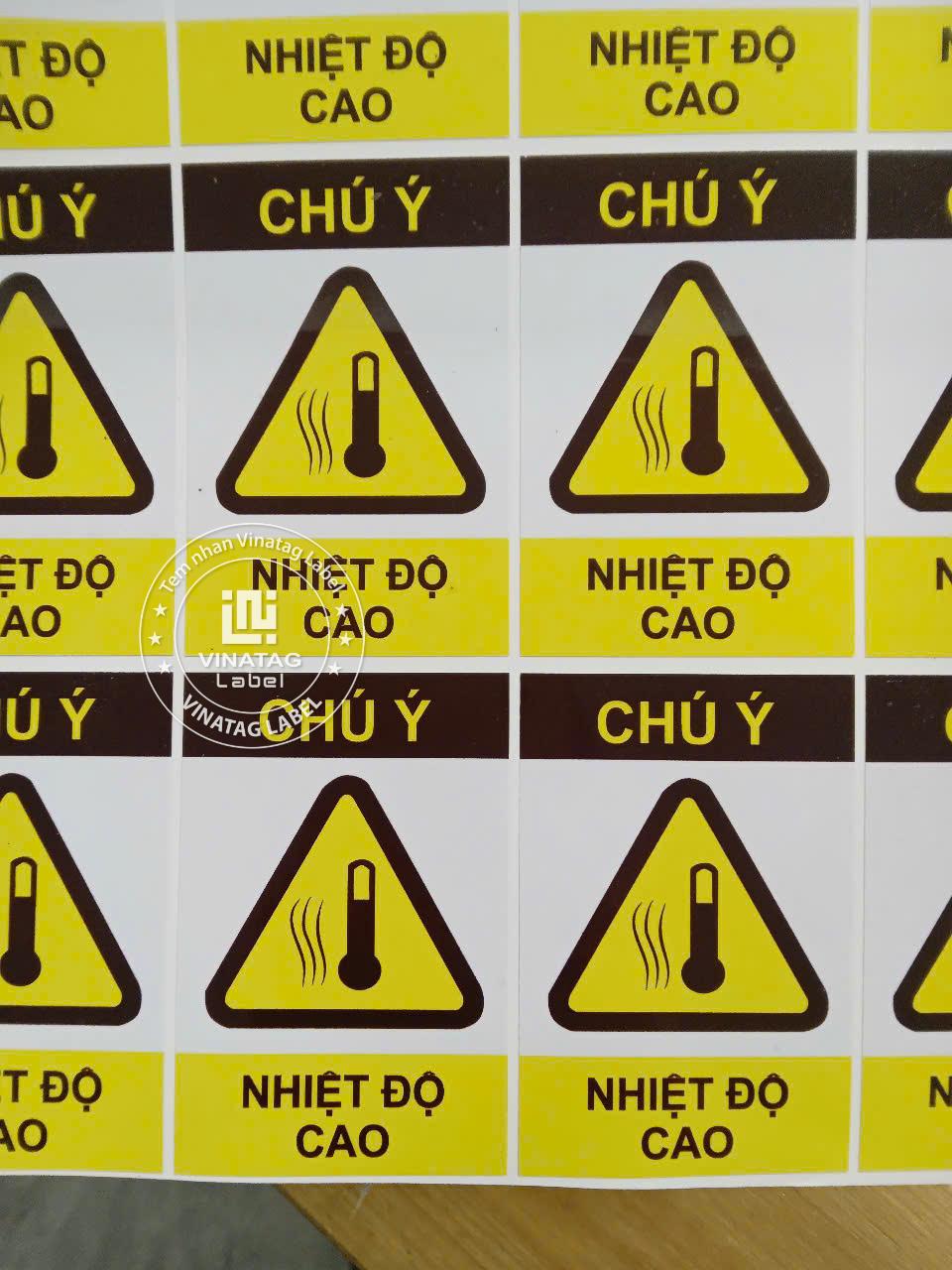 Tem epoxy cảnh báo nguy hiểm nhiệt độ cao cho máy móc